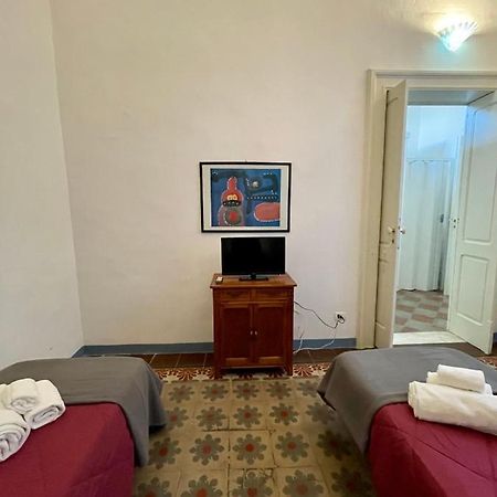 4 Balconi House-Appartamento Salentino Nel Centro Di Lecce Bagian luar foto