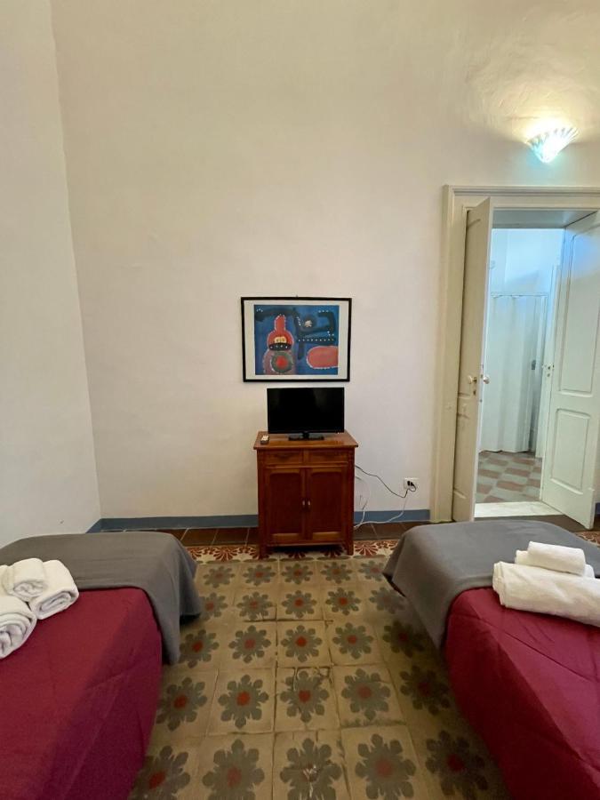 4 Balconi House-Appartamento Salentino Nel Centro Di Lecce Bagian luar foto