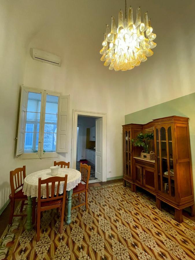 4 Balconi House-Appartamento Salentino Nel Centro Di Lecce Bagian luar foto