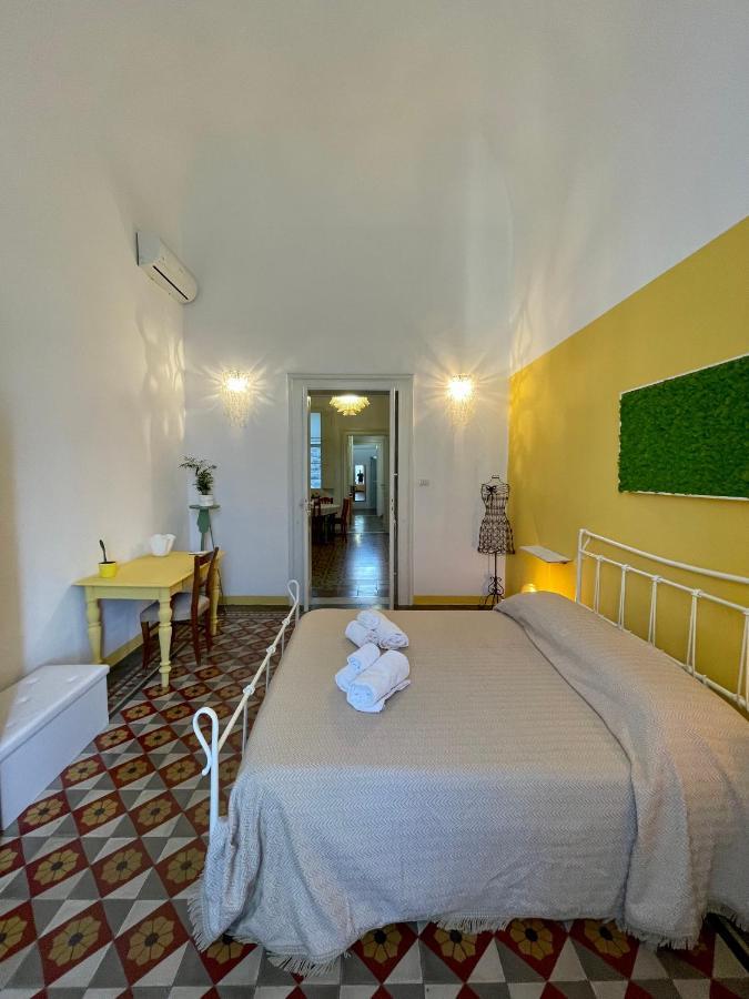 4 Balconi House-Appartamento Salentino Nel Centro Di Lecce Bagian luar foto