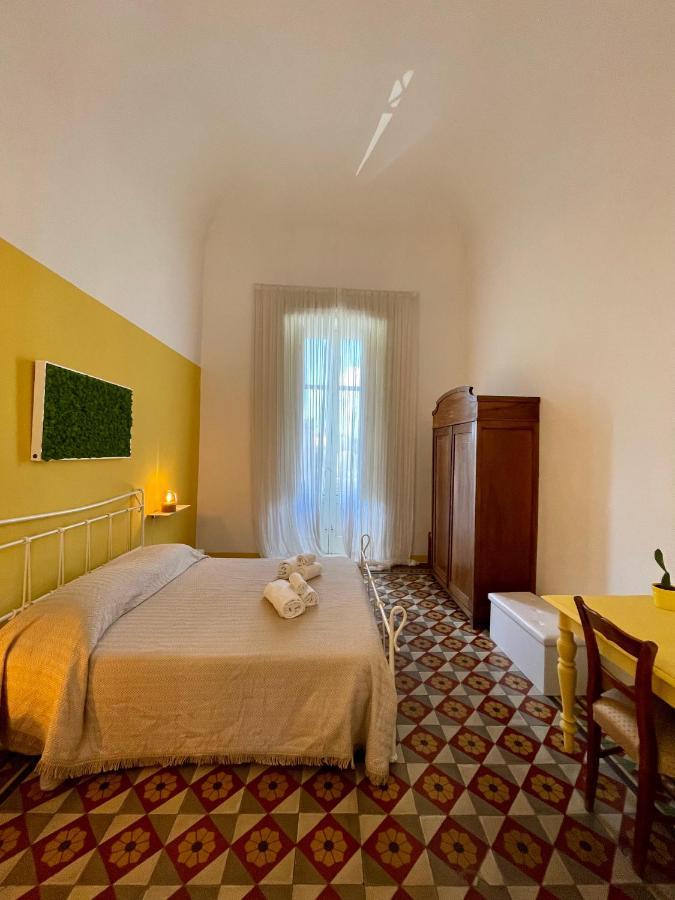 4 Balconi House-Appartamento Salentino Nel Centro Di Lecce Bagian luar foto
